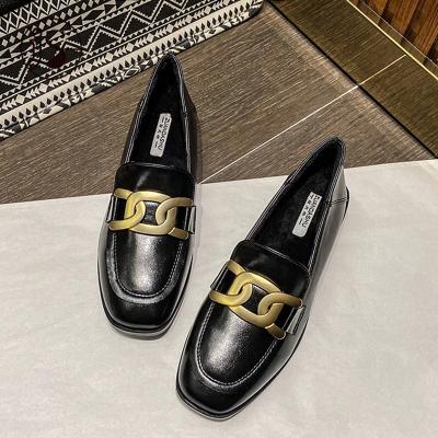 China Fashion women's flat shoes decorative women's leather shoes single chain style British waterproof metal flat shoes for sale