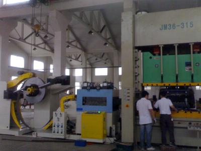 China Enderezadora serva del alimentador de la bobina de la máquina 380V del alimentador del NC del rollo en venta