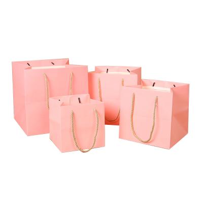 China 2020 New Arrivals Design Recyclable Wholesale Luxury Printed Candy Gift Wedding Door Gift Packaging Paper Bag for sale