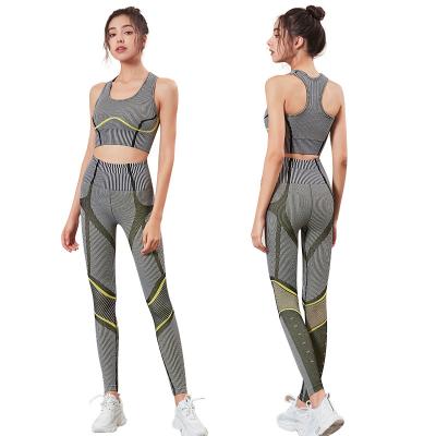 China Breathable Custom High Fitness Workout Sport Wear Size Logo Woman Striped Plus Size Running Yoga Sets Gym Custom Made for sale