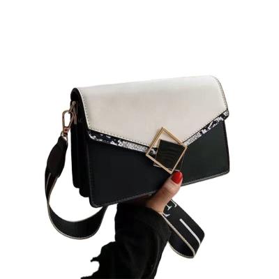 China 2022 Lady Popular Style Elegant Chain PU Leather Bag Luxury PU Leather Women Handbags White Shoulder Bag for sale