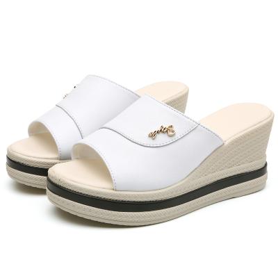 China Waterproof Women Beach Slips Outdoors Sandal Summer Slides New Design Slippers Large Size Platform Slippers for sale