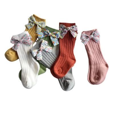 China QUICK DRY QUICK DRY Toddler Girls Hits Flower Bows Knee Long Cotton Top Soft Baby Hits Princess Style Stripped Kids Socks for sale