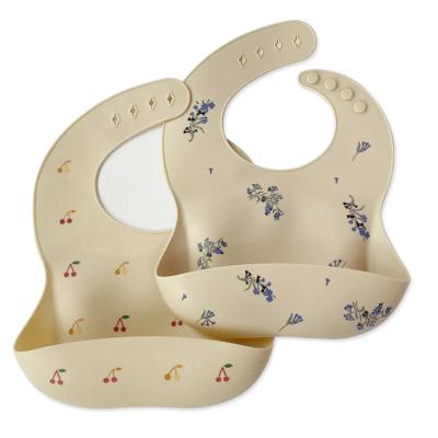 China BPA Free 2021 New BPA Food Grade Silicone Free High Quality Waterproof Newborn Baby Feeding Bibs for sale