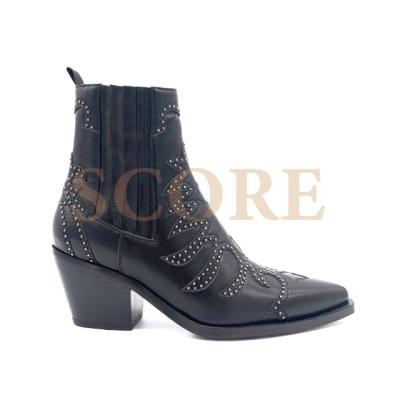 China Fashion Trend Leslie 2021 Texas Boots CowBoy Boots women Metal Studs Fashion Trendy Hot Sales Botas Texanas OEM short boots for sale