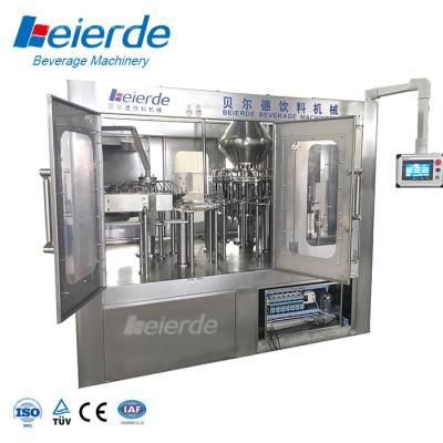 Chine Machine à remplir les bouteilles de sodas pour animaux de compagnie à monobloc 380V 220V haute précision à vendre