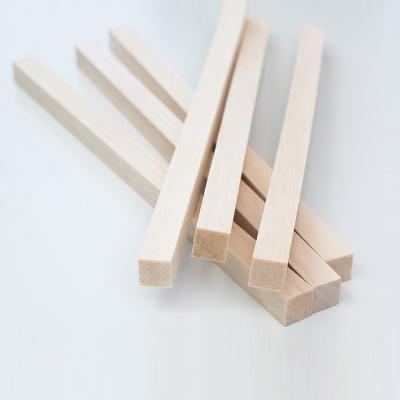 China 1000x5x5mm Traditional Lightweight Balsa Wood Stick Strips For Wooden Boat Model for sale