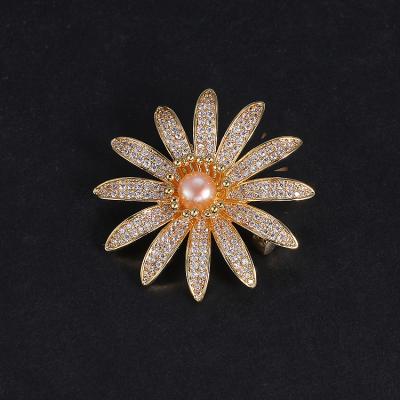 China Fashionable Classic Premium Quality Daisies Channel Romantic Brooch Pins Bling Brooch Pin for sale