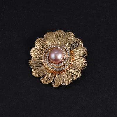 China Fashionable Vintage Personality All-match Fashion Customized Flowers Beads Brooches Pin for sale