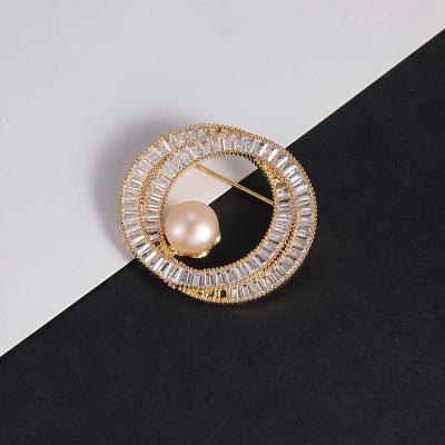 China The luxurious pearls Direct selling fashionable Korean trend brooches pin brooches pins women's double c brooch for sale