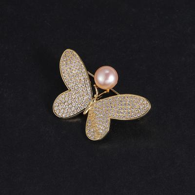 China Mixed Elegance Zaricon Pearl Brooches Fashionable Luxury Bridal Butterfly Brooches for sale