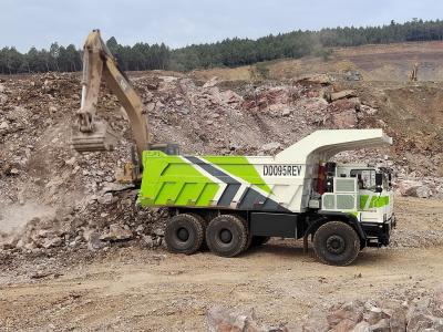 China 430 kW R95 Elektro-Dump Trucks 6x4 Antriebssystem Elektrische Reichweite erweitert für Lasten zu verkaufen