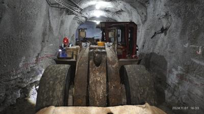 China KDL307 Underground Mining Equipment LHD 6700kg Tramming Capacity for sale