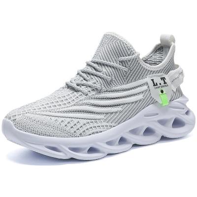 China Cushioning New Wholesale Fly Knit Mesh Men's Tennis Shoes Fashionable Men Sneaker For Walking Style Shoes Men's Sports Shoes for sale