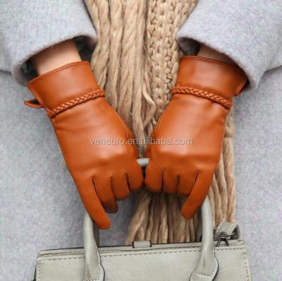 China Fashion Comfortable Ladies Lamb Leather Gloves Girls Winter Warm Sheep Leather Gloves for sale