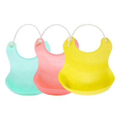 China Wholesale Waterproof High Quality Antibacterial Strip Baby Bib Set Custom White Baby Feeding Bibs for sale