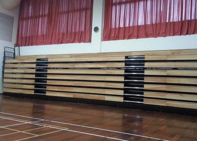 China Gimnasio retractable motorizado que asienta el banco de madera para Pasillo multifuncional en venta