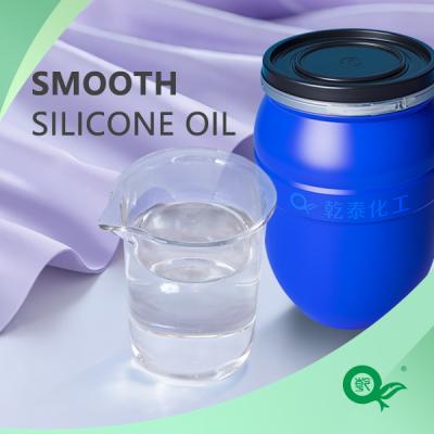 China Smooth Silicone Oil geeft stoffen een glad en knapperig gevoel, verbetert de algehele flexibiliteit van de stof en is een textiel gevoel behandeling agent Te koop