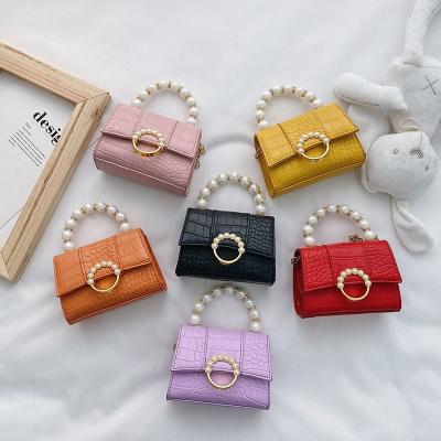 China New Trend Chain Handbag High Quality Cross - Body Fashion Mini Purse Pearl Hand Small Cute Kids Bags For Girls for sale