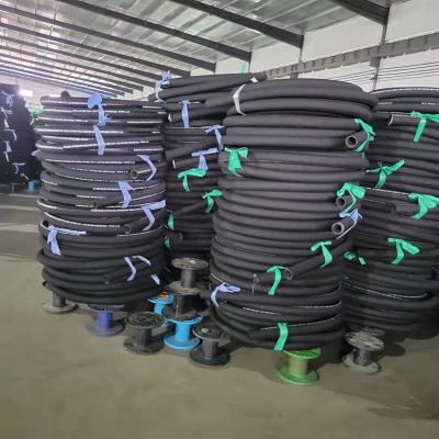 Cina One or two wire braided hydraulic rubber hose with smooth surface in vendita