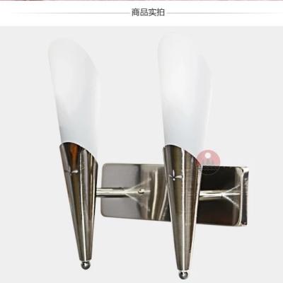 China Modern wholesale the factory direct sale in a low price E14 wall sconce/hotel living room bedside wall light/bracket light for sale