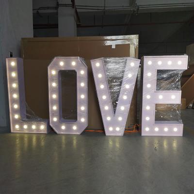 China Wholesale Unique Romantic Light Up Mr. And And Mrs. Marquee Giant Letters Love To Wedding Event Props for sale