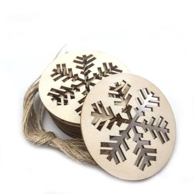 China Europe 100pcs Wooden Hanging Tags Snowflake 80mm Round Hanging Ornament Wood Craft For Christmas Pendants for sale