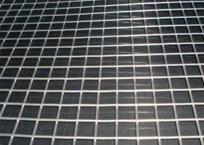 China Galvanized Welded Wire Mesh , Heavy Gauge Wire Mesh Panels 30m Roll Length for sale