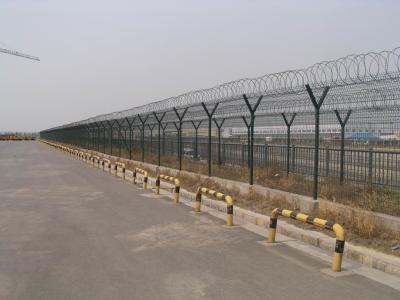 China Pvc Coated Airport Security Fence , Steel Barbed Wire Fence Easily Assembled for sale