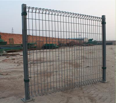 China Rolled Bending Metal Front Yard Fence Low Carbon Steel 50X200mm Mesh For School for sale