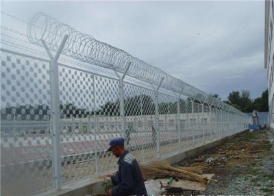 China Hot Dipped Galvanized Anti Climb Fence 1/2X3 Inch Opening For Outdoor Prison for sale