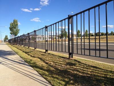 China Welded Feet Road Fence Barrier Steel Solid Structure Powder Coated Rust - Proof for sale