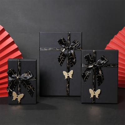 China Fashion Recyclable Custom Design Gift Box Hard Cover and Bottom Gift Box for Rose Packaging Romantic Perfume Box for sale