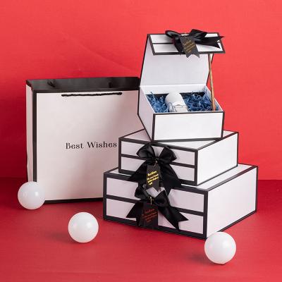 China Hot Selling Valentine's Day Gift Good Quality Paper Box Recyclable With Low Price Magnetic Closure Gift Box for sale