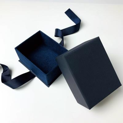 China Luxury Fashionable Cardboard Jewelry Custom Elegant Jewelry Pouch And Packaging Box Set Box for sale