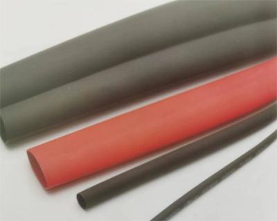 Chine Tubes en polyolefine à double paroi adhésif revêtu de revêtement thermique rétrécissant avec rapport de rétrécissement 4: 1 à vendre