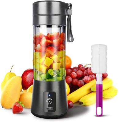 China Portable Ice Crush Wholesale Price Mini Electric Blender Fruit Squeezer Rechargeable Juicer Bottle Cup for sale