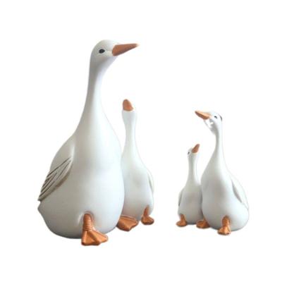 China Realistic Mother and Child Duck Resin Craft Gift Garden Decoration Simulation Decoration for sale