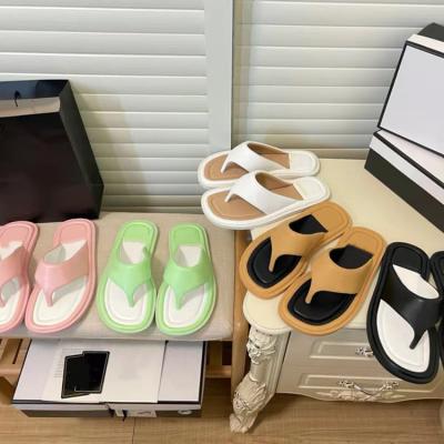 China New Square Toe Clip Toe Luxury Bread Flip Flops Summer Channel Fashion Trend Brand Casual Women's Sandals Wholesale for sale