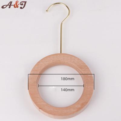 China New Promotion Goods 2021 Popular Style Natural Color Full Hangers Round Woods For Clothing Stores for sale