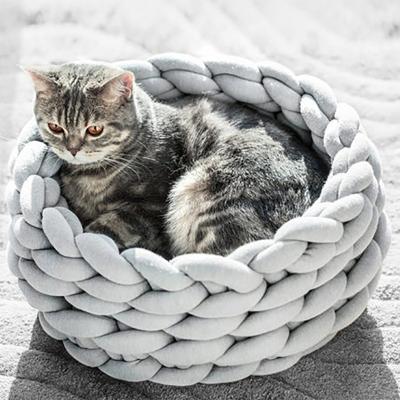 China Chunky Knit Cotton Travel Tube Soft Round Handwoven Yarn Cozy Pet Nest Bed No Pilling Not Easily Fade for sale