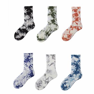 China Leaf-shaped socks sports male and female medium tube socks street fashion sports basketball skateboard shoes couple cotton socks for sale