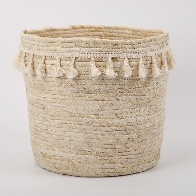 China Sustainable Natural Corn Husk Woven Grass Storage Baskets For Decorative Cloth Towels Hamper Bins For Outdoor Plant Gardening for sale