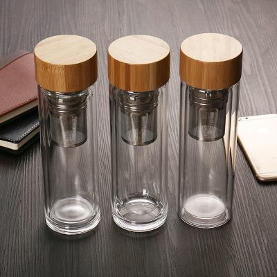 Chine Bouteille d'eau en verre à double paroi à haute borosilicate infuseur de thé isolé OEM à vendre