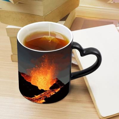 China Ceramic Heat Sensitive Coffee Cups Discoloration Cup with Heart Shaped Handle Gifts heat changing mug en venta