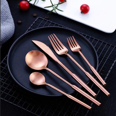 China 5pcs CLASSIC Food Cutlery 304 Stainless Steel Table Spoon Knife Fork Knife Gold Portable Dinnerware Sets for sale