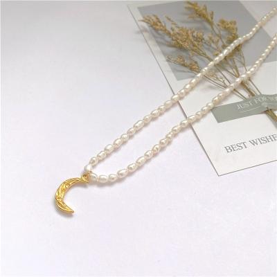 China Fashion Woman Beads Decorative Chocker Necklaces 18k Gold Plated Long Moon Necklace for sale