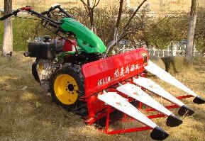 China Walking Tractor / Hand Tractor with Harvester / Reaper for sale