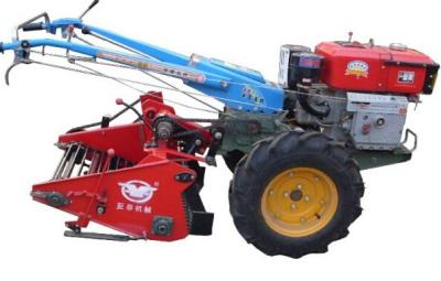 China Walking Tractor Hitached with Potato Harvester(Digger) for sale