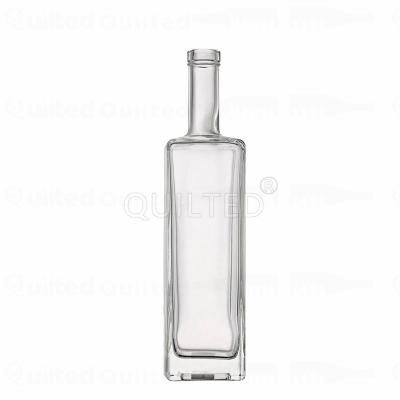 China Wholesale 750ml Square Wine Bottles Glass Beverage Glass Juniper Rum Tequila Vodka Vodka Bottle With Lid for sale